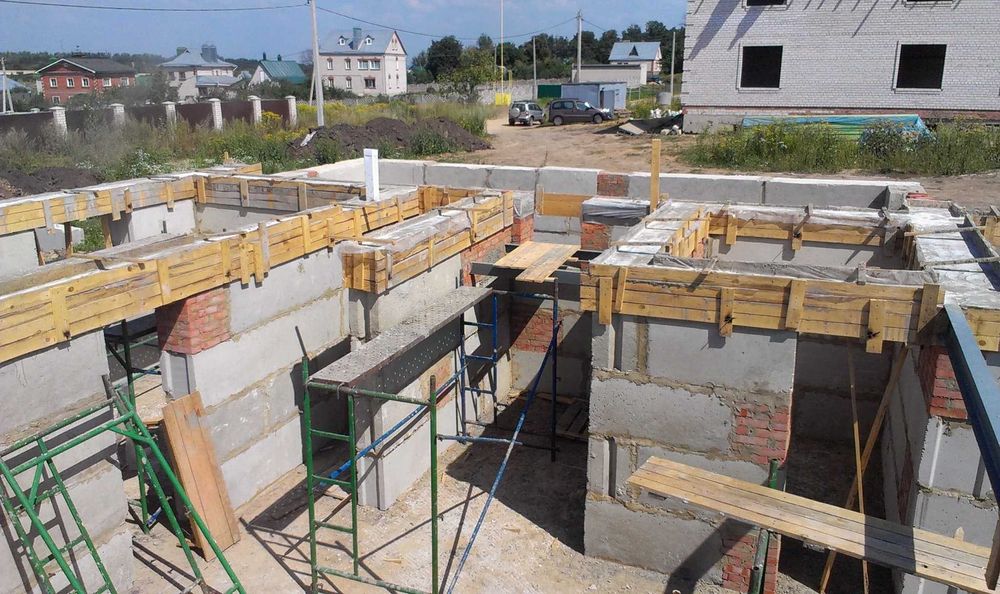 Монолитные работы Киевская область Фундамент Перекрытия Лестницы Стены