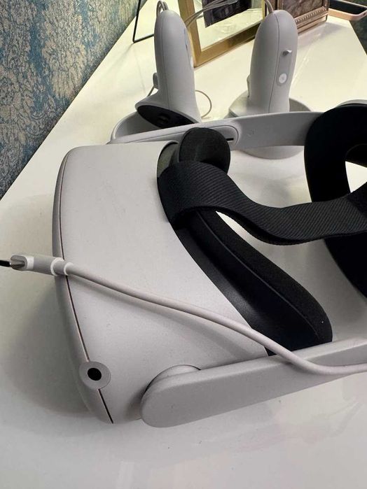 Oculus Quest 2 z  Battery Pack/Comfort Strap - W pełni Sprawny