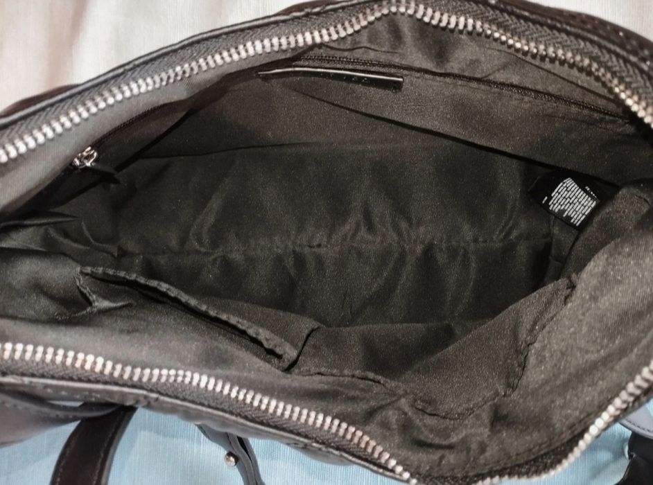 Reserved torebka z ozdobnym pikowaniem czarna