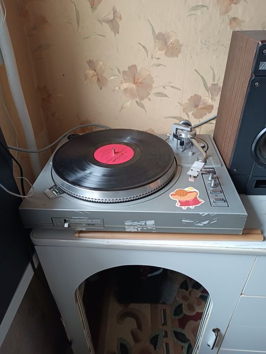 Вініловий програвач Артур 006