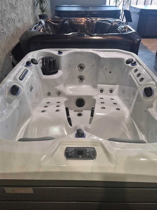 Wanna Spa z hydromasażem, jacuzzi