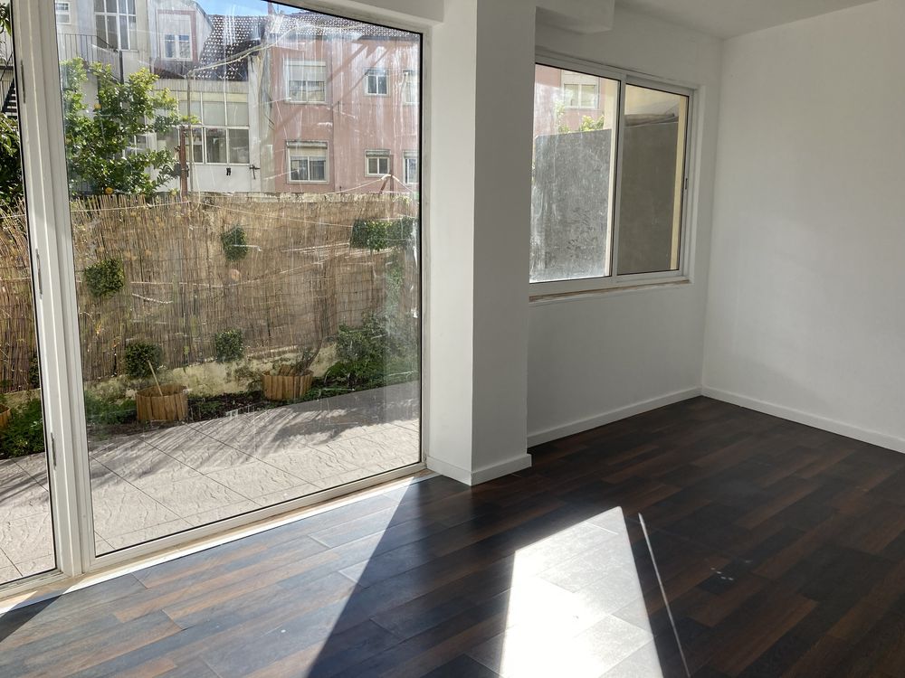 Apartamento T2 com logradouro Alto dos Moinhos