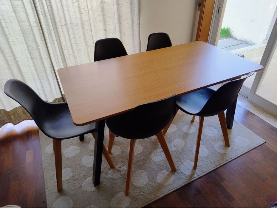 Mesa + 5 cadeiras