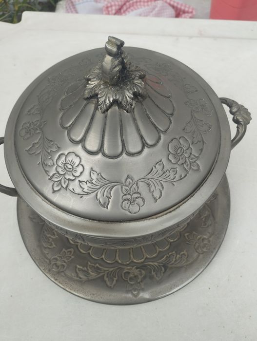 Terrina com prato em estanho