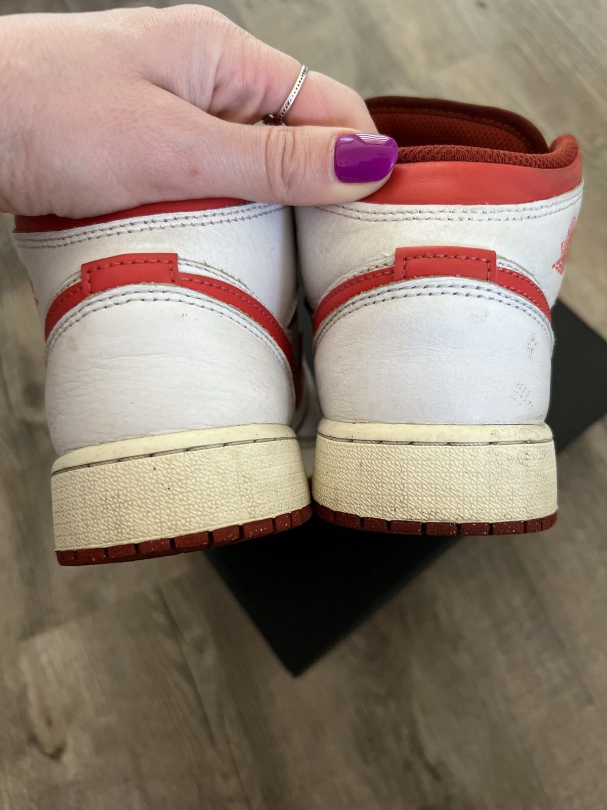 Buty Air Jordan 1 Mid SE (GS) 37.5 Białe/Czerwone