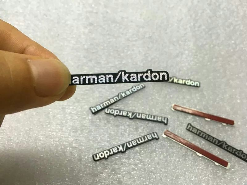 Emblema Harman / kardon ou Bose