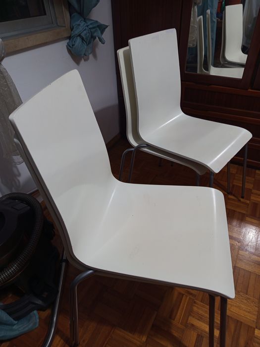 Cadeiras cozinha em estado razoável  10€ (cada)