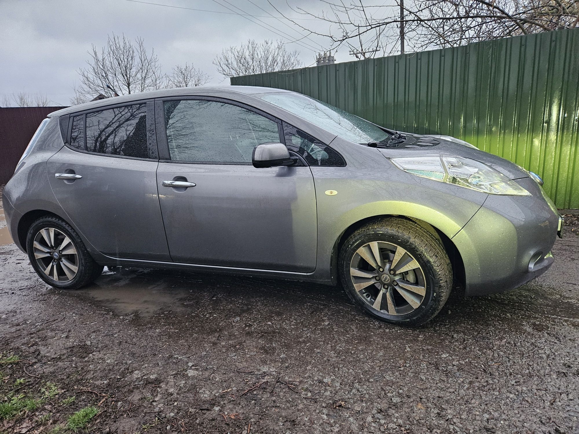 Продаж Nissan Leaf 2013