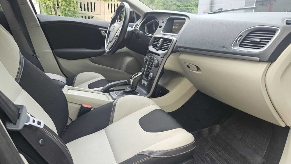 Volvo V40 Cross Country - mocny silnik!