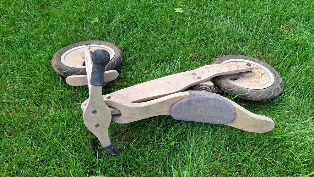 Bicicleta criança de  madeira, aprendizagem