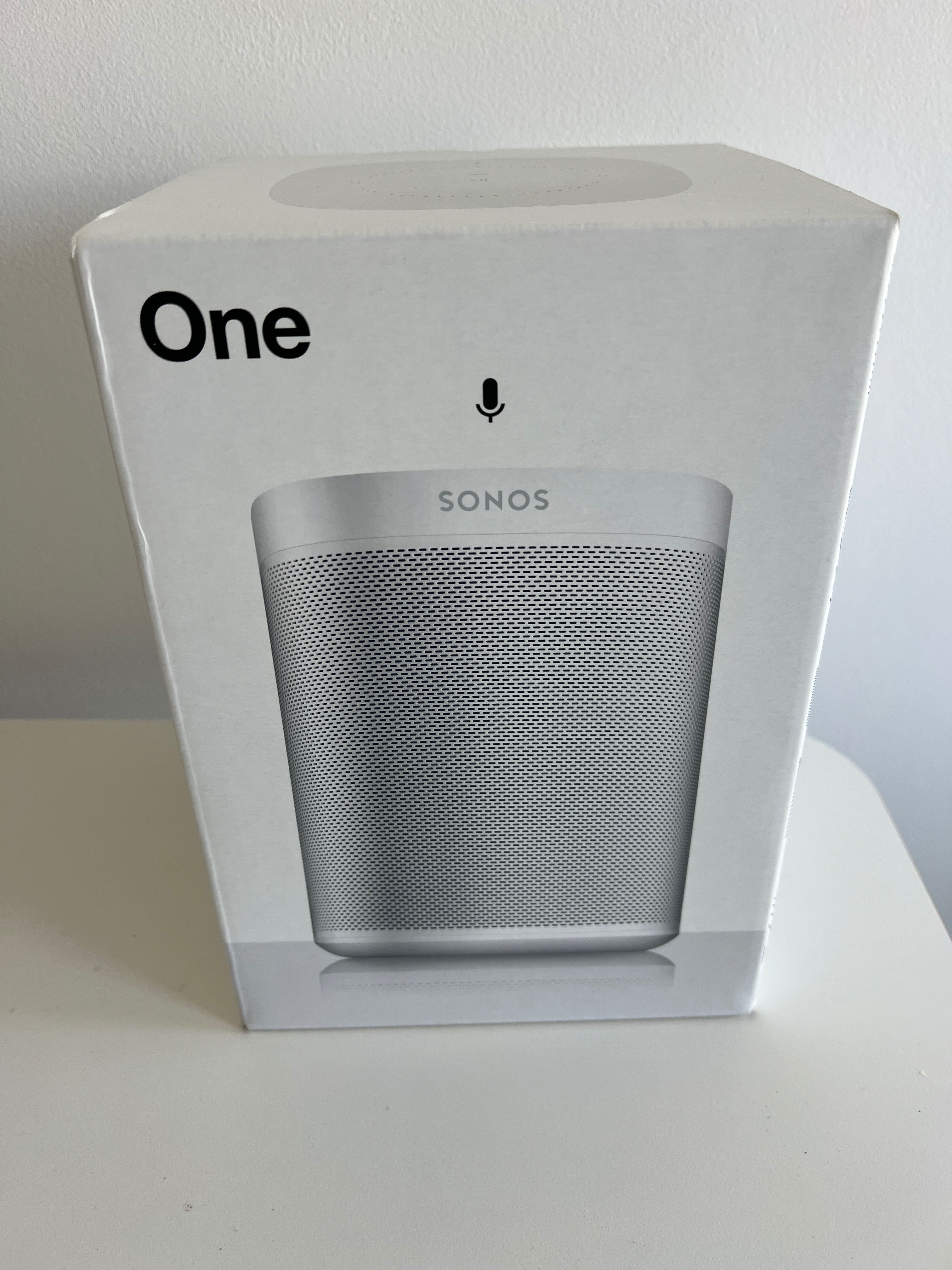 Coluna Sonos One 2nd Gen branca com assistente de voz Google