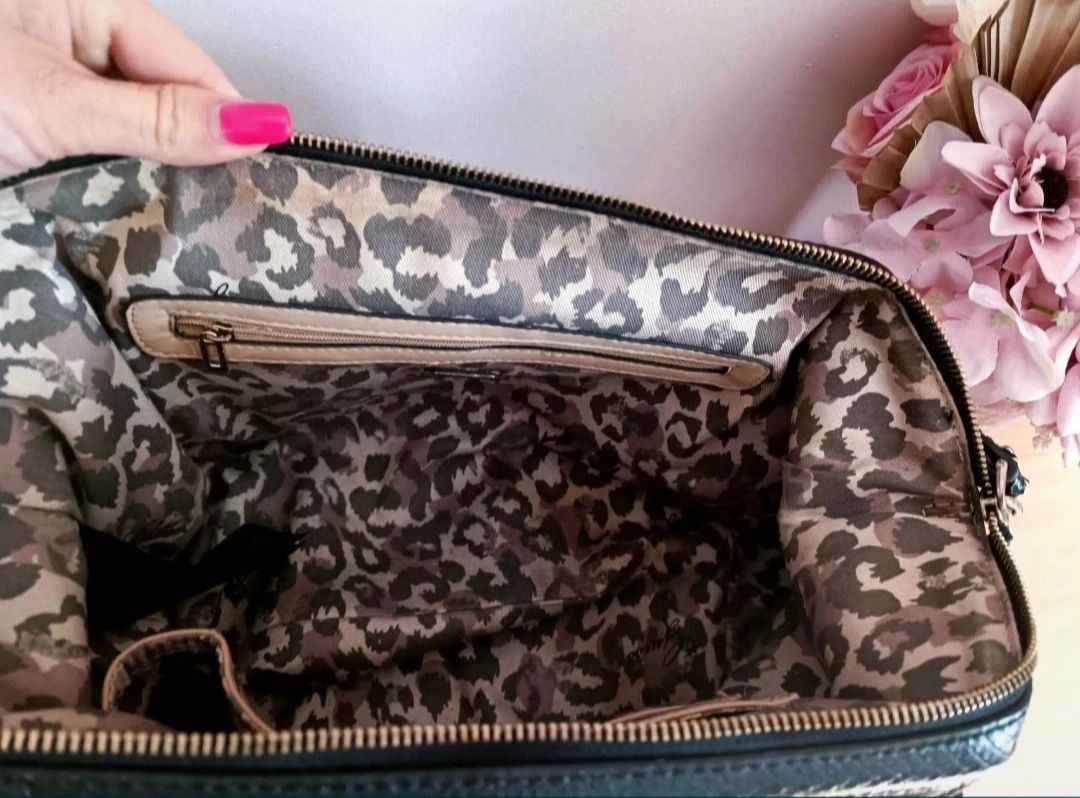 Modna Torebka Guess Czarna ,Shopper