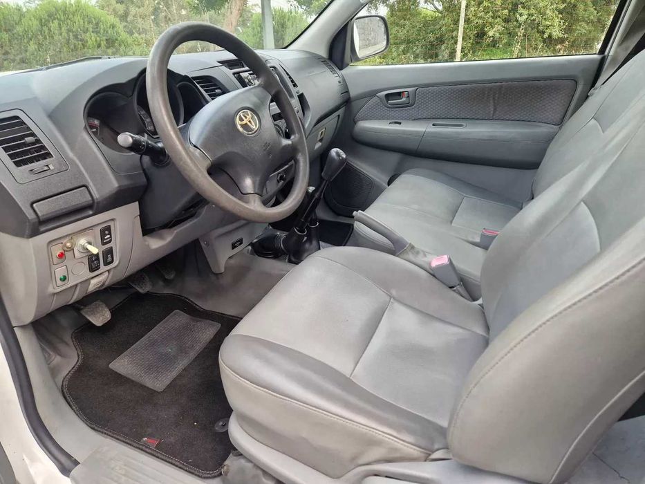 Toyota Hilux 2.5 D4-D 4x4 *Grua*