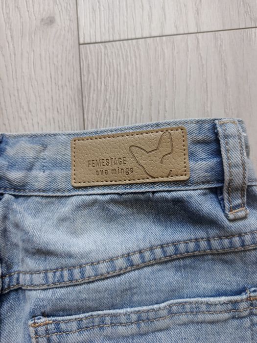 Mini jeansowa spódniczka, z przetarciami, roz. XS