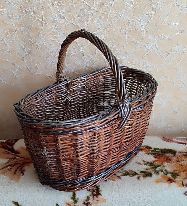 Плетеная корзина с лозы