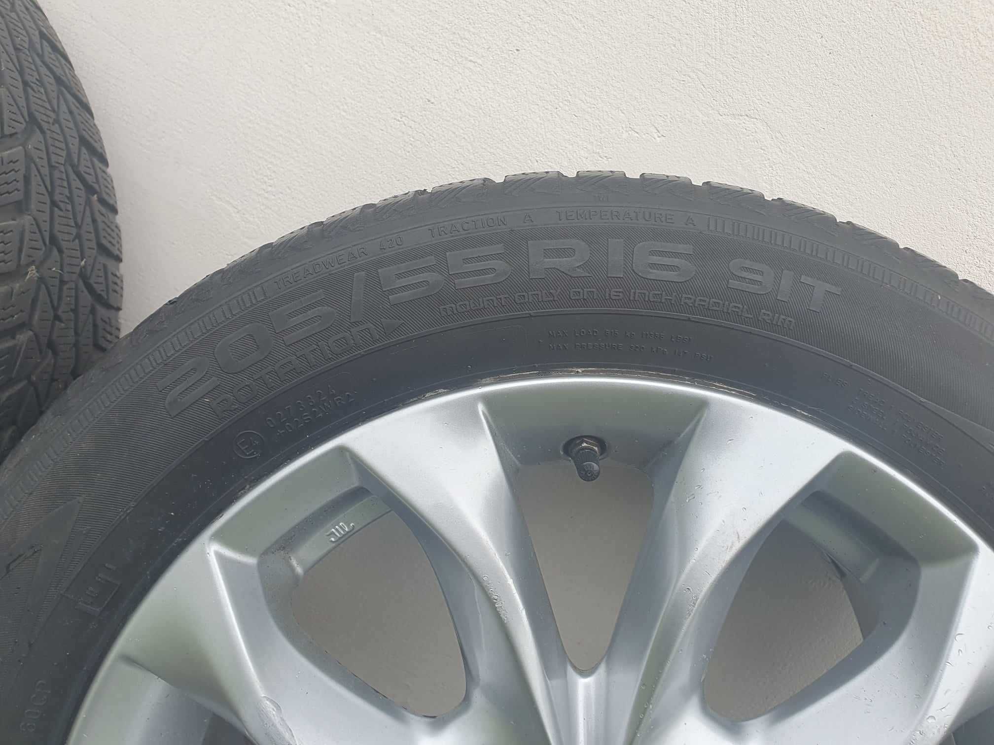 Komplet opon zimowych z felgami Mazda 205/55/R16 NOKIAN WR d4