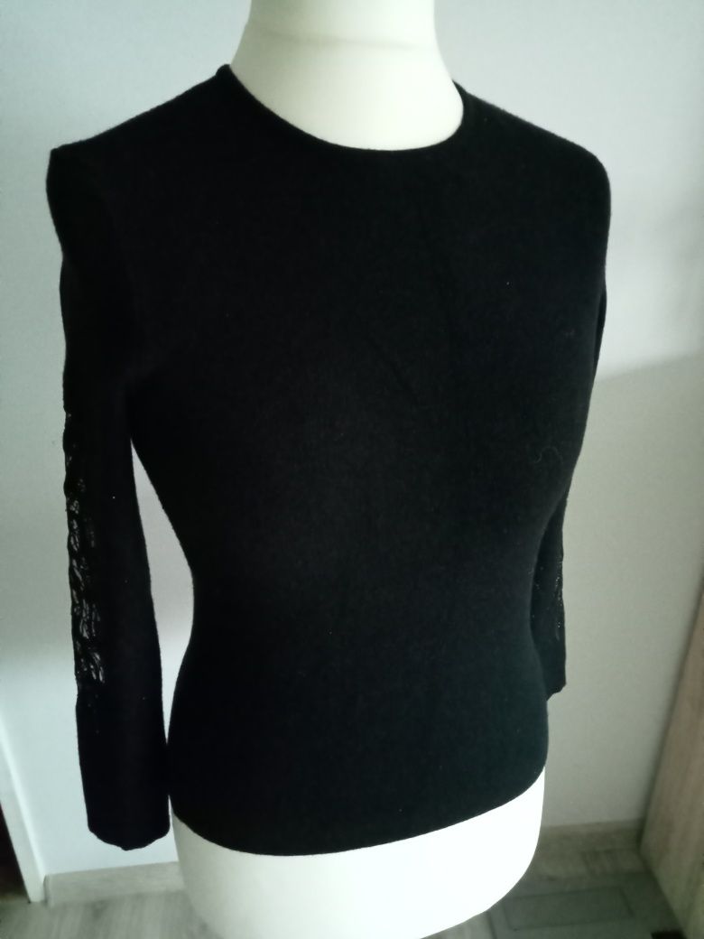 Czarny sweterek Mohito ozdobne rękawy XXS