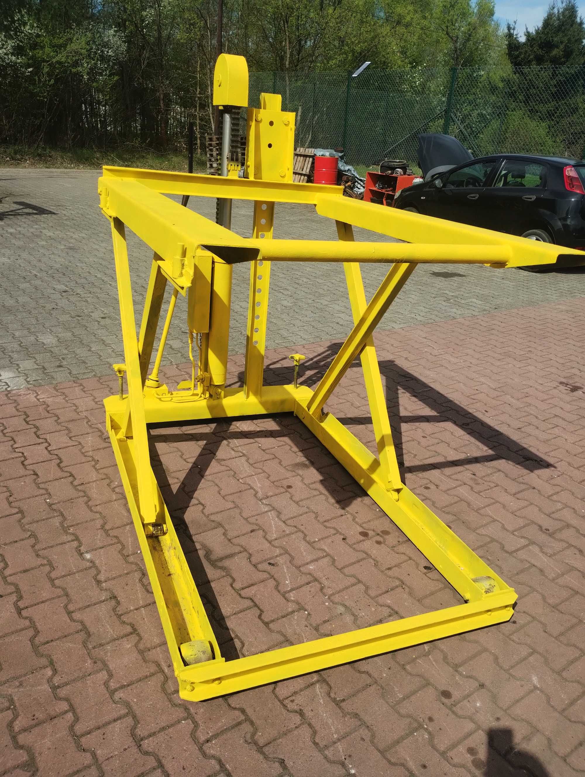 Podnośnik hydrauliczny warsztatowy samochodowy DDR bez prądu Siewierz