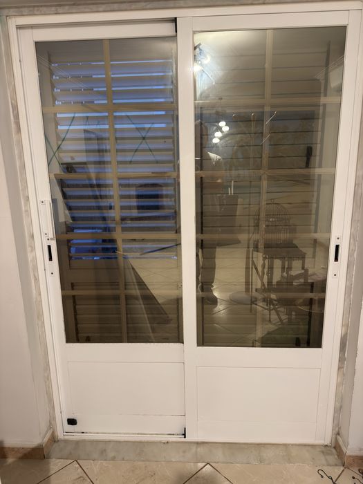 Janelas e portadas aluminio Branco