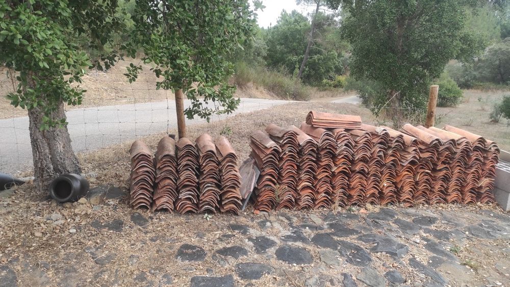 Telhas de canudo, para desocupar