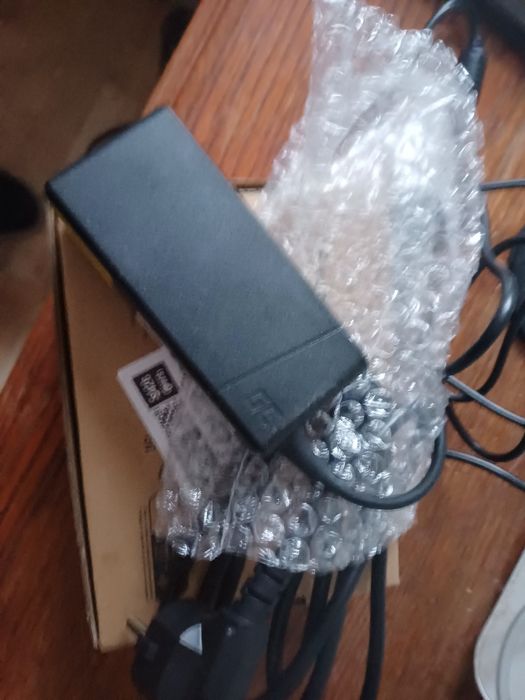 Zasilacz do laptopa