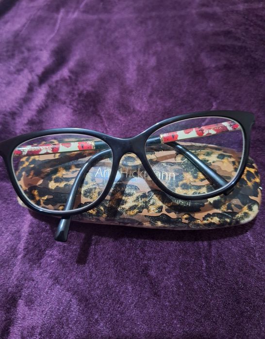 Armação Ana Hickmann, com haste dupla reversível (floral/preta)