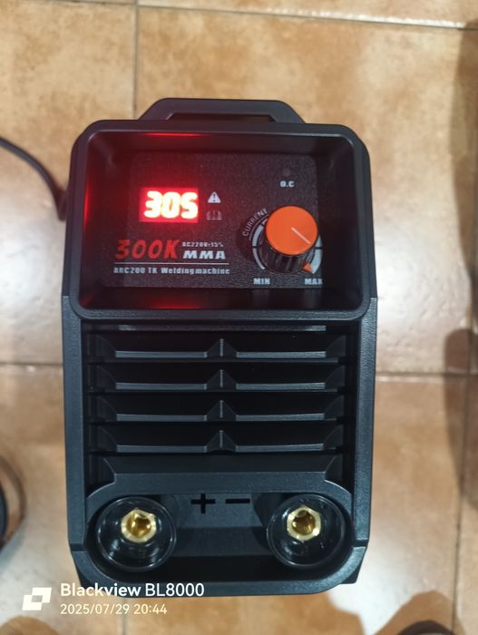 Máquina de soldar nova!! 300 Amperes!!