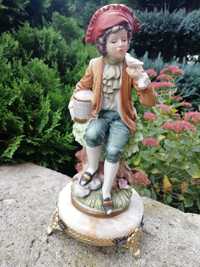 Figurka porcelanowa - chłopiec