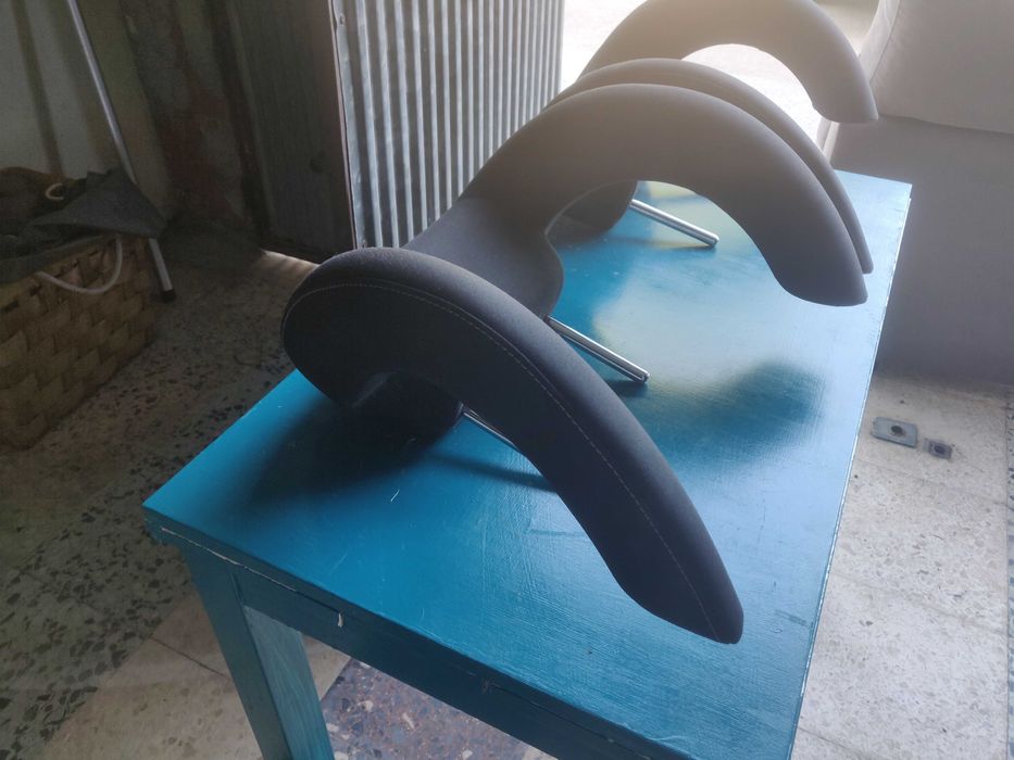 Suportes de cabeça para banco