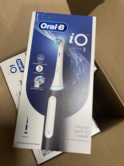 Електрична зубна щітка Oral-B iO Series 3