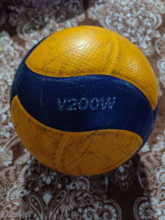 Волейбольный мяч mikasa v200w