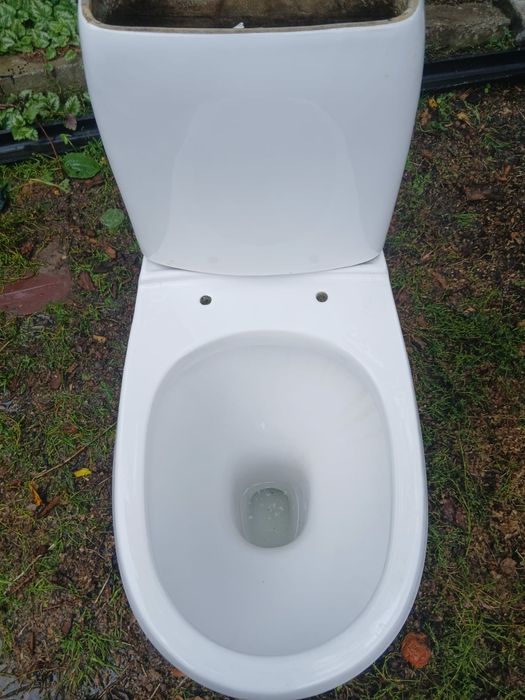 Унитаз с бачком без крышки