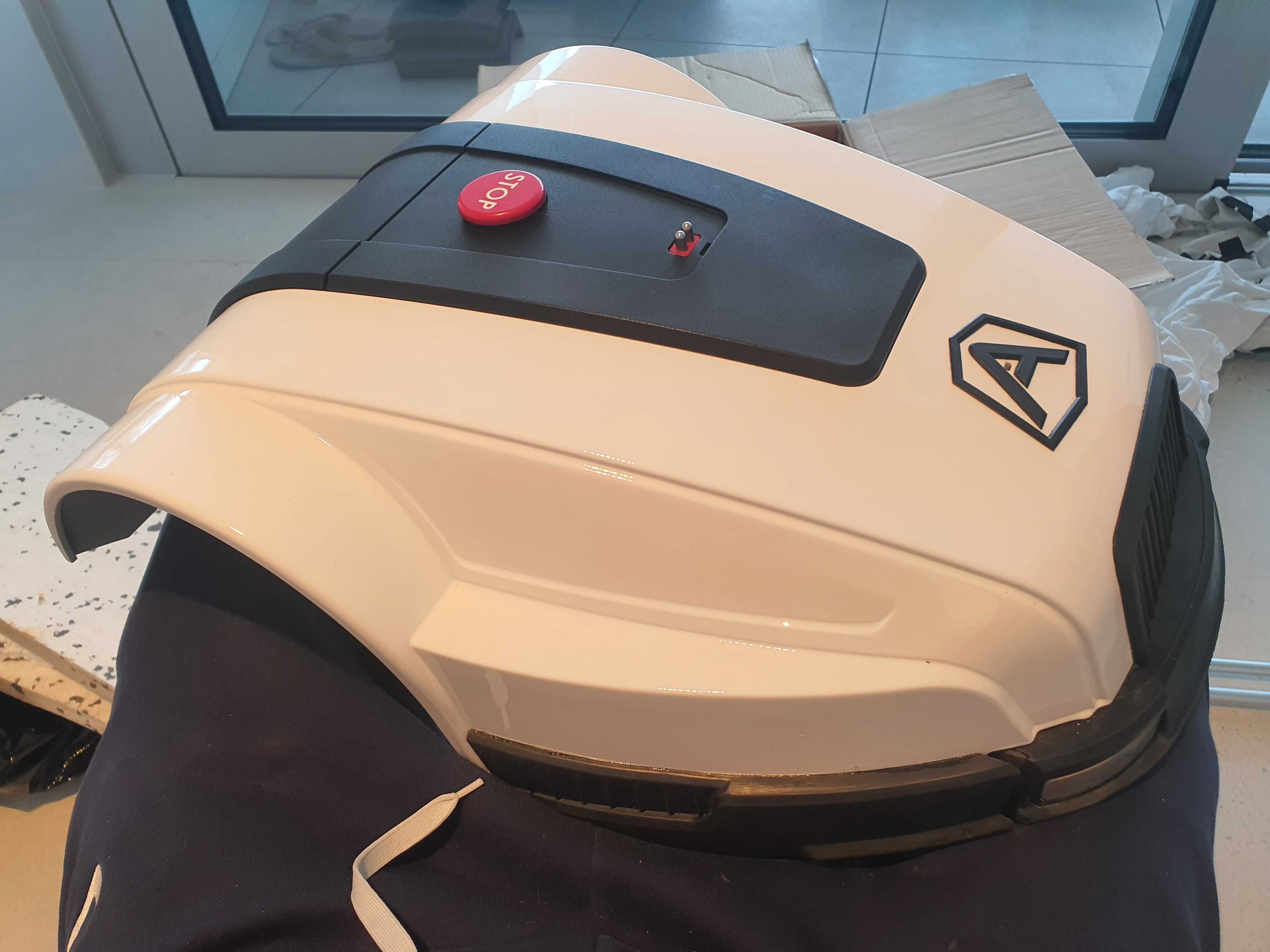 Prywatny Robot Ambrogio L35 Delux + stacja ładująca