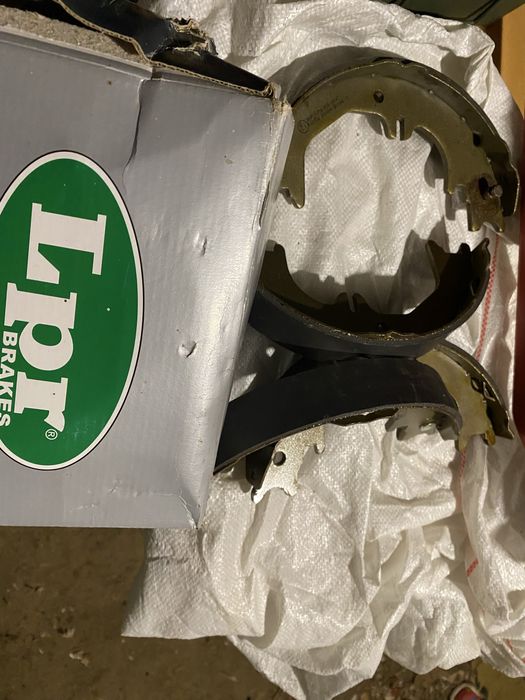 Тойота колодки ручника