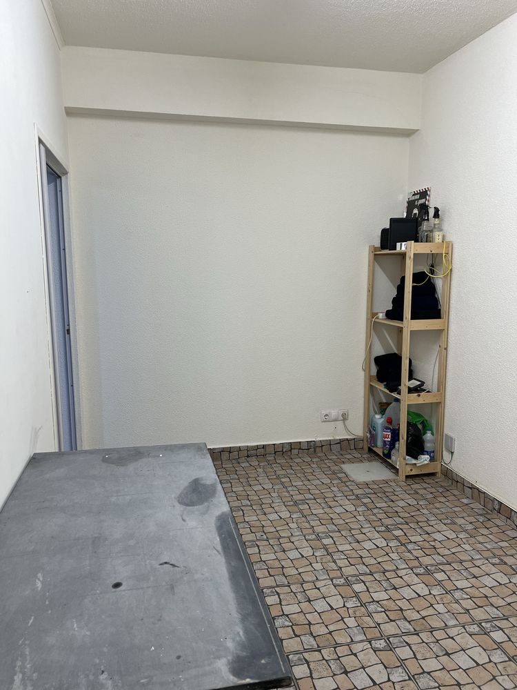 Sala em barbearia arrenda-se