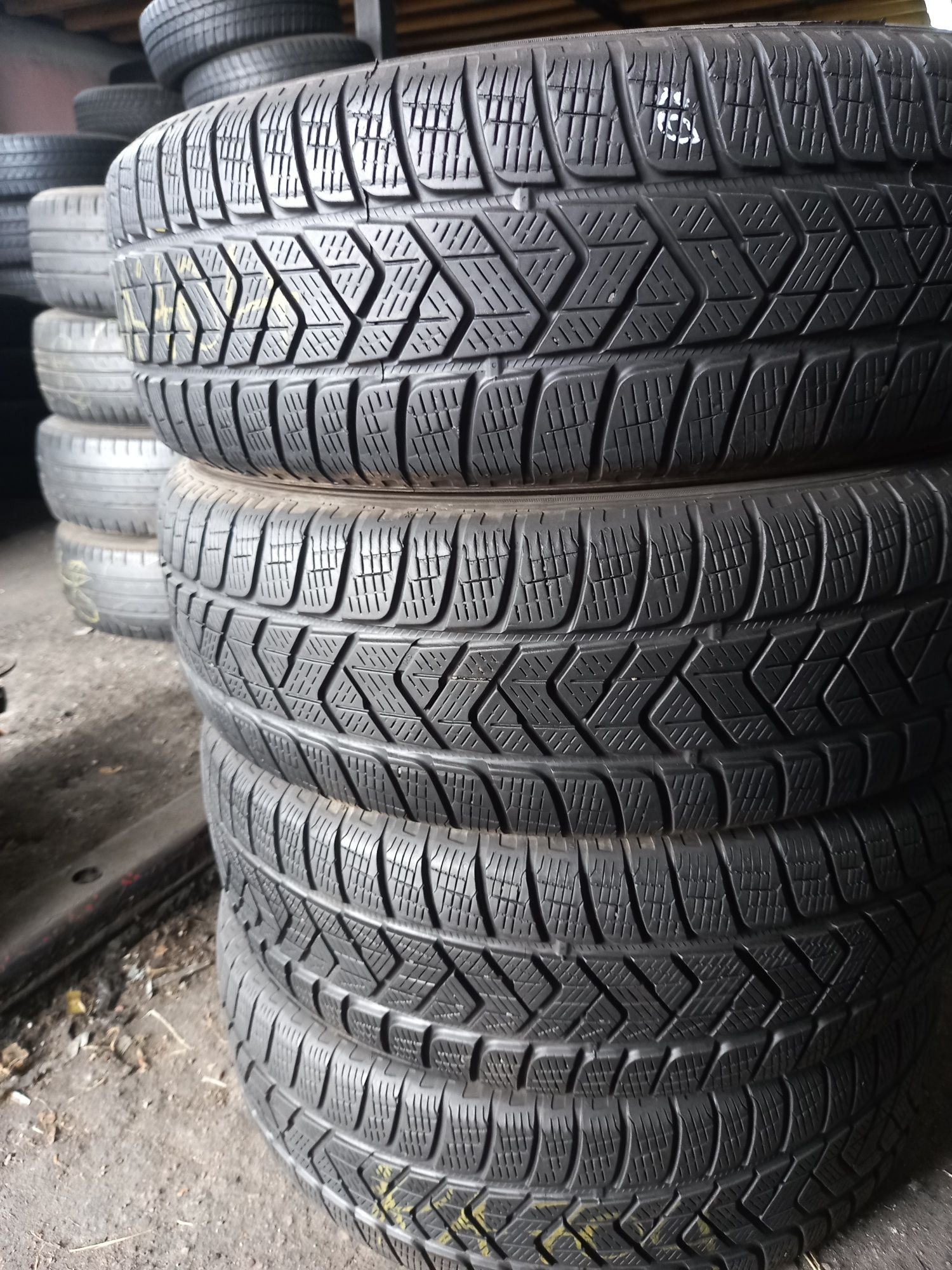 Opony używane 215/65/17 pirelli 4x6 mm 2020 rok prod