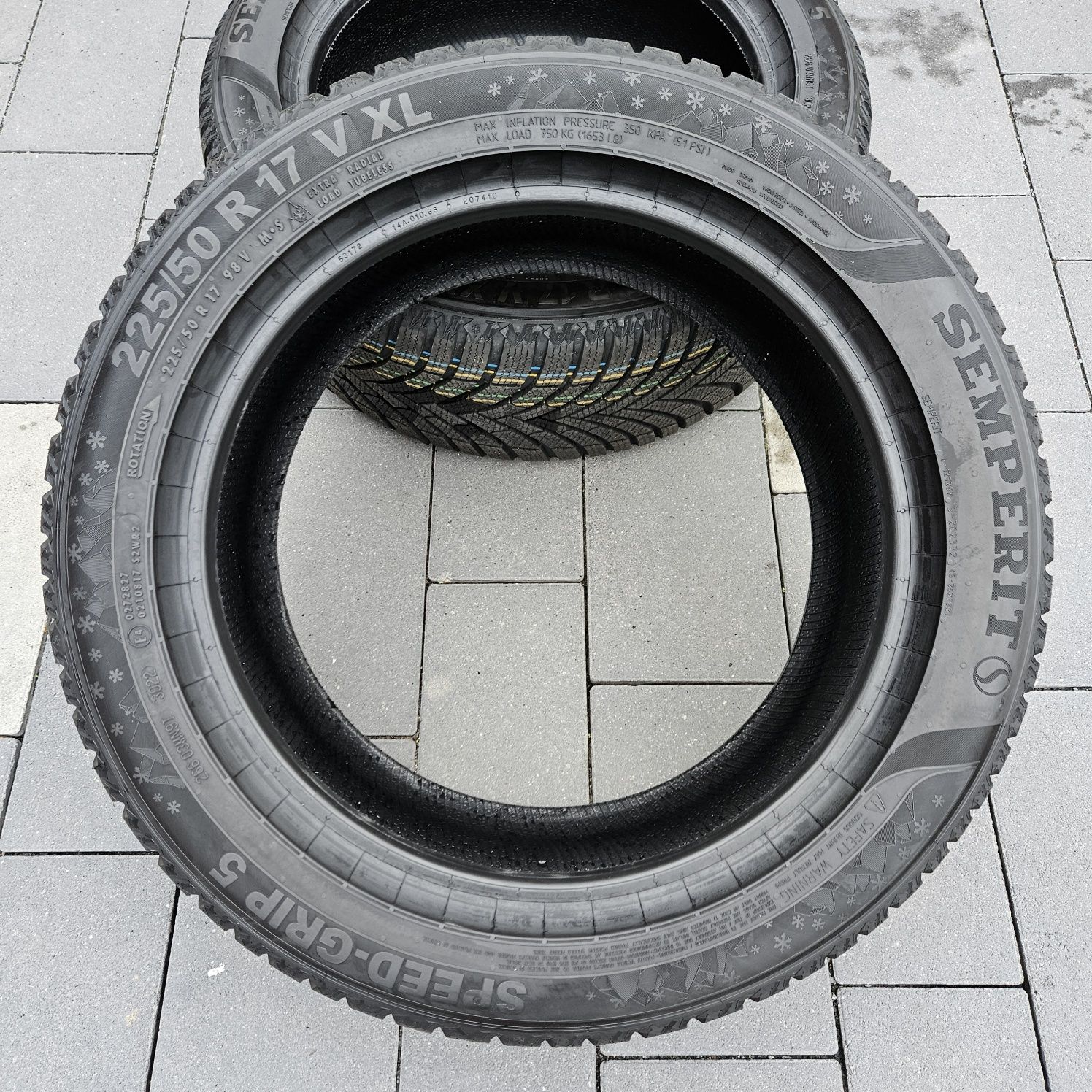 Автошини зимові 225/50R17 пара стан нових з Німеччини
