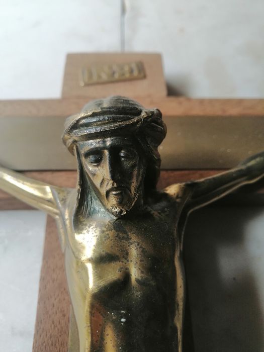 Крест католический настенный