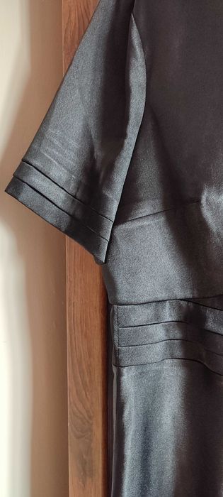 Czarna sukienka satynowa z bolerkiem