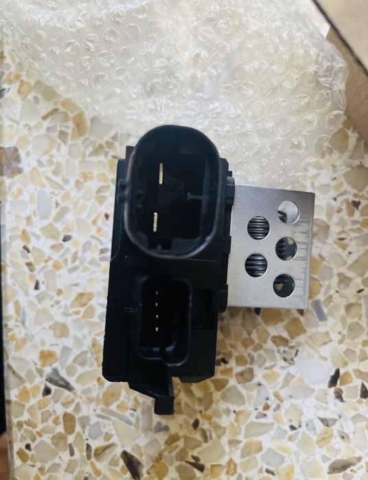 Peugeot/Citroen регулятор оборотов вентилятора 9673999880 вантажівок