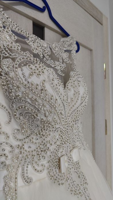 Весільне плаття з кришталевими камінцями, S-M, корсет регулюється