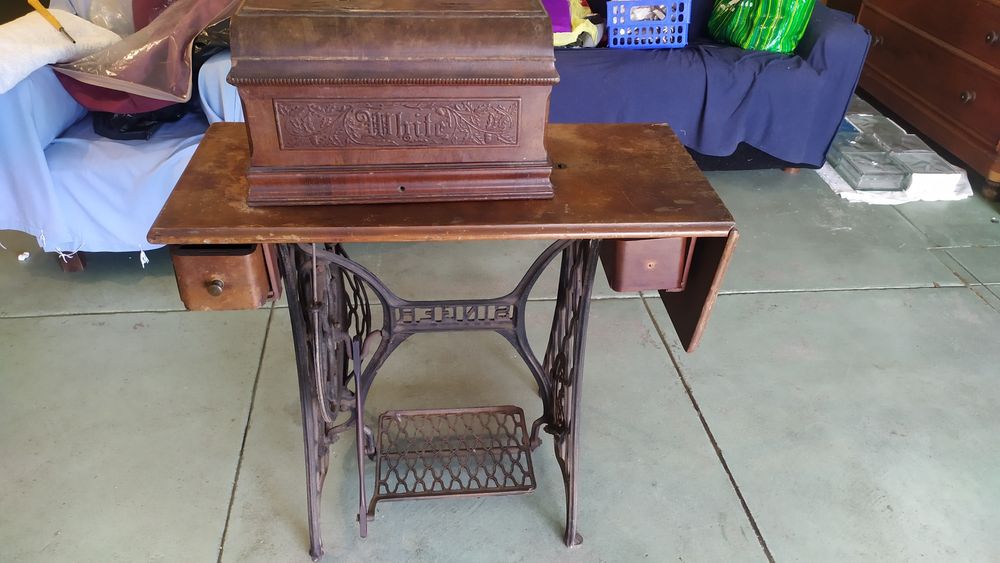 Máquina de Costura Singer Antiga