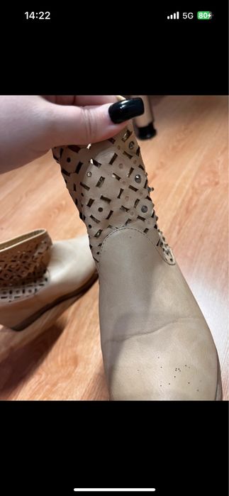 Buty beżowe na koturnie roz. 38