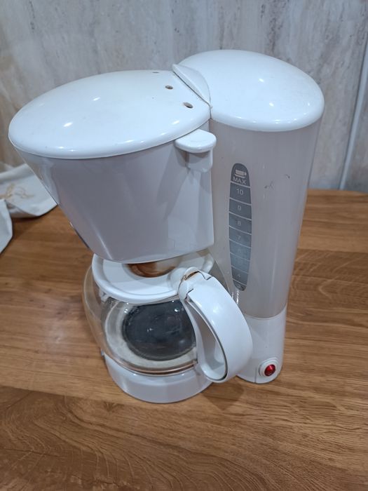 Torradeira e máquina café filtro para desocupar