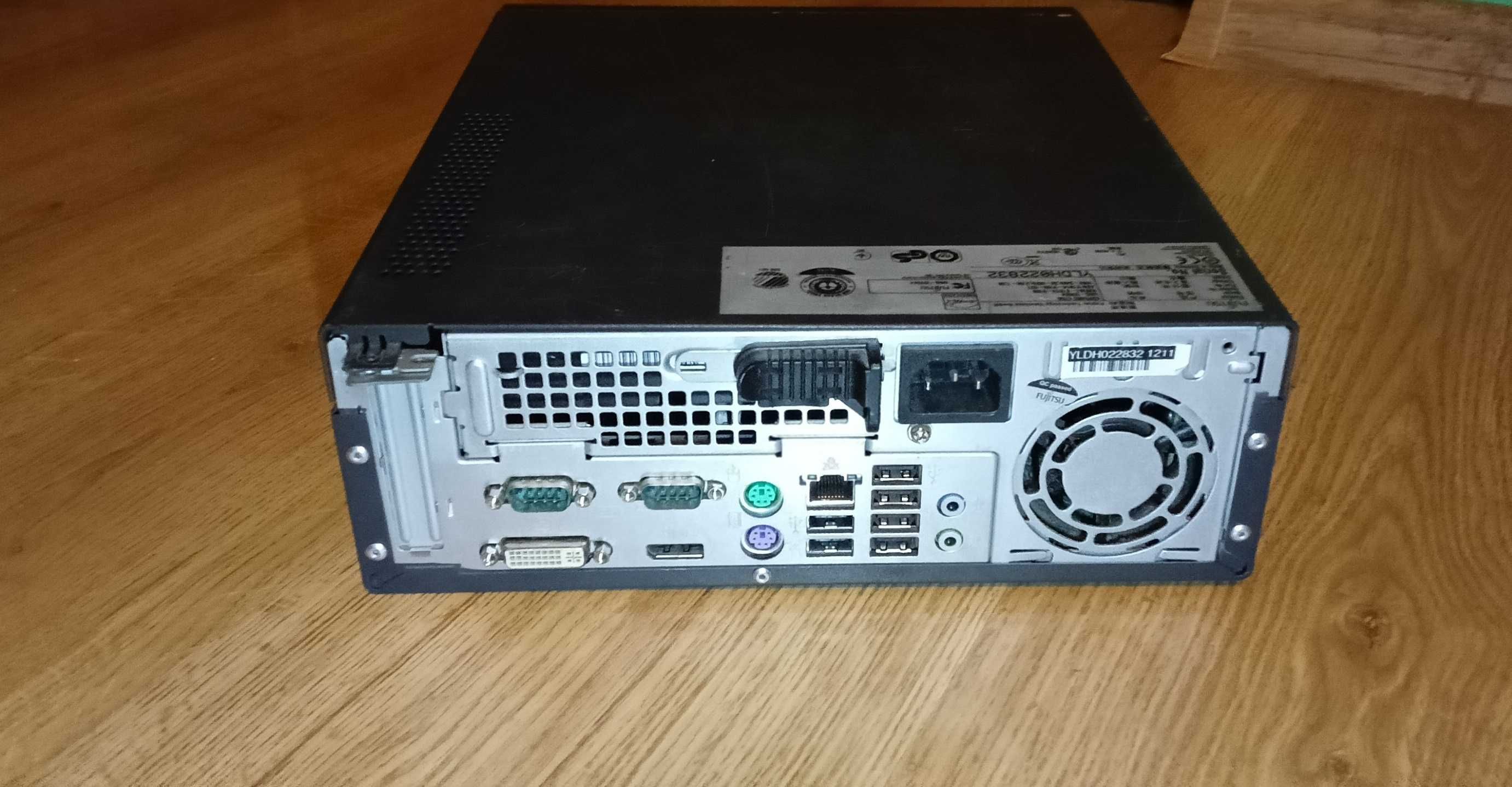 Komputer Fujitsu Esprimo C700, Intel i5, 8GB RAM, HDD 250GB