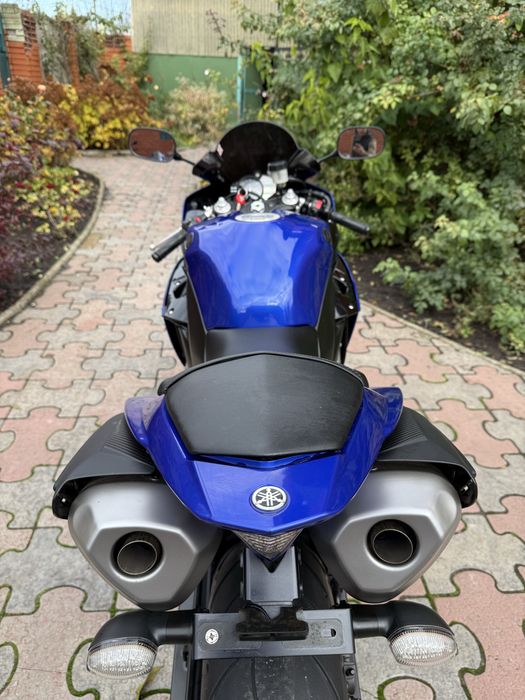 Yamaha R1 crossplane розмитнена