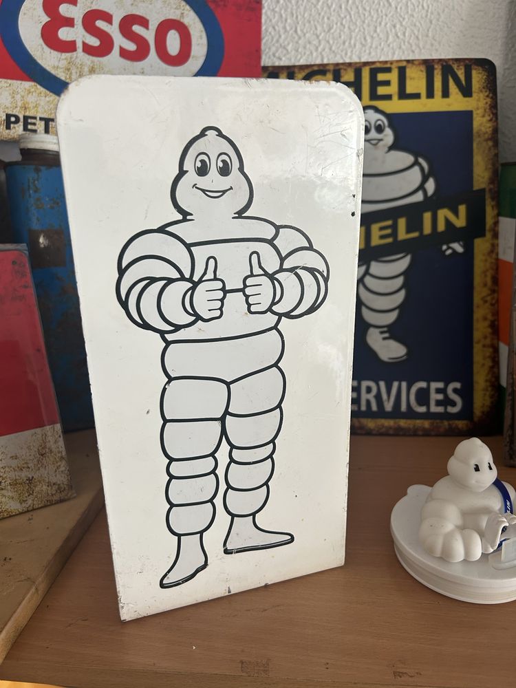 Mascote, carrinho e michelin