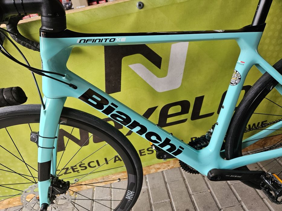 BIANCHI INFINITO XE Celesta rower szosowy Shimano 105 Disc rama 55