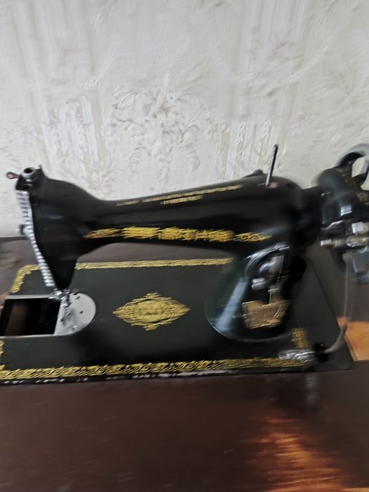 Швейна машинка стара