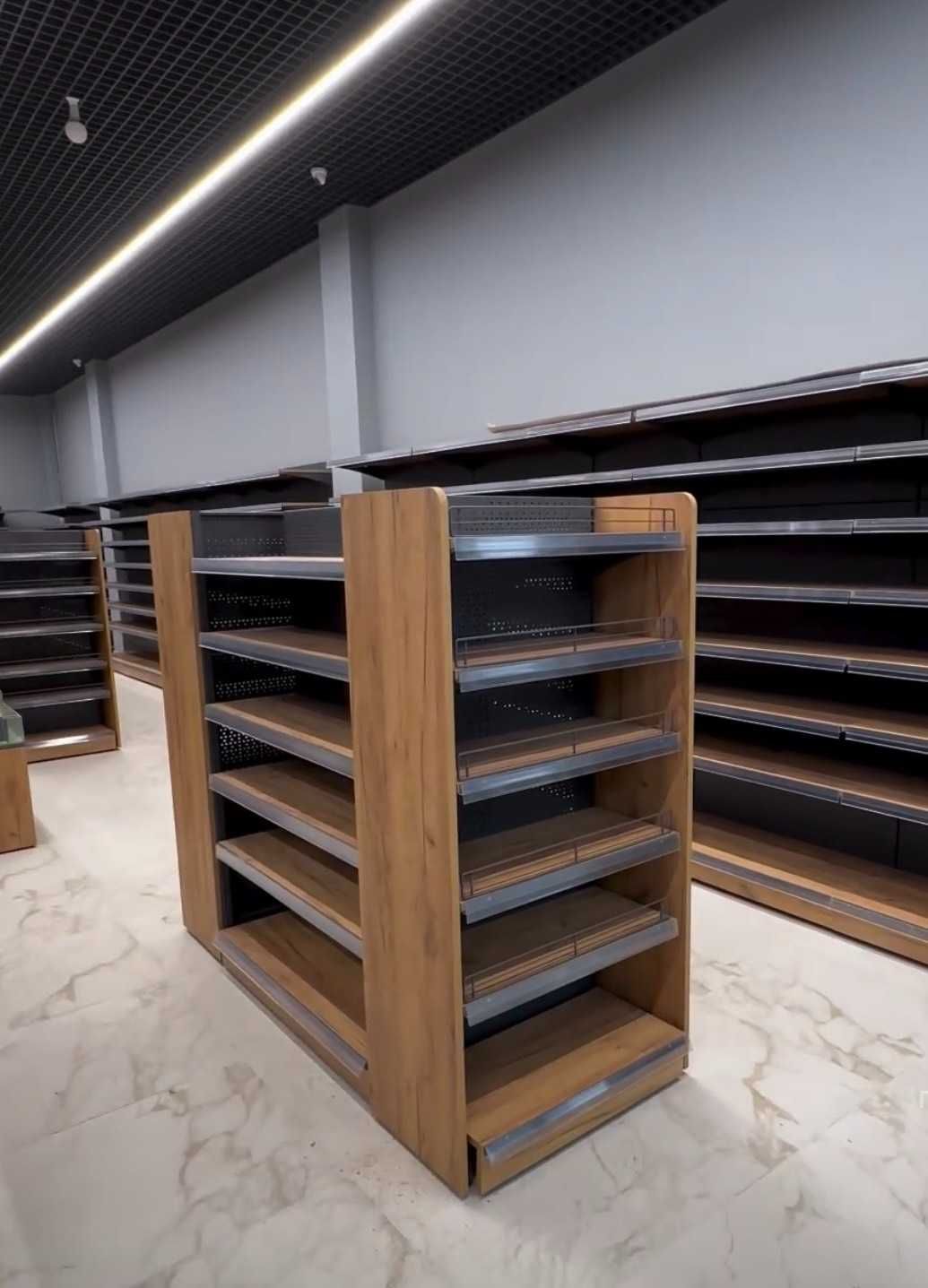 Полки металлические  для магазина. Стеллажи в наличии и под заказ.